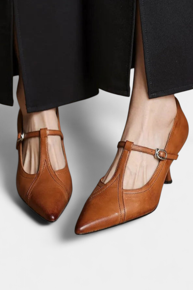 Zulema Escarpins T-Bar à Pointe Fine et Talon Stiletto