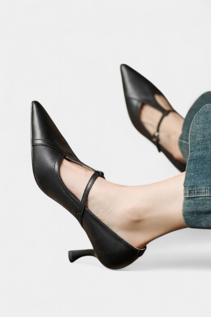 Zulema Escarpins T-Bar à Pointe Fine et Talon Stiletto