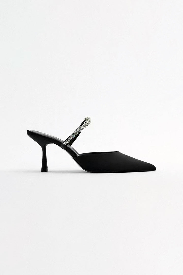 Sandales à talons aiguilles décorées de strass et à bout pointu