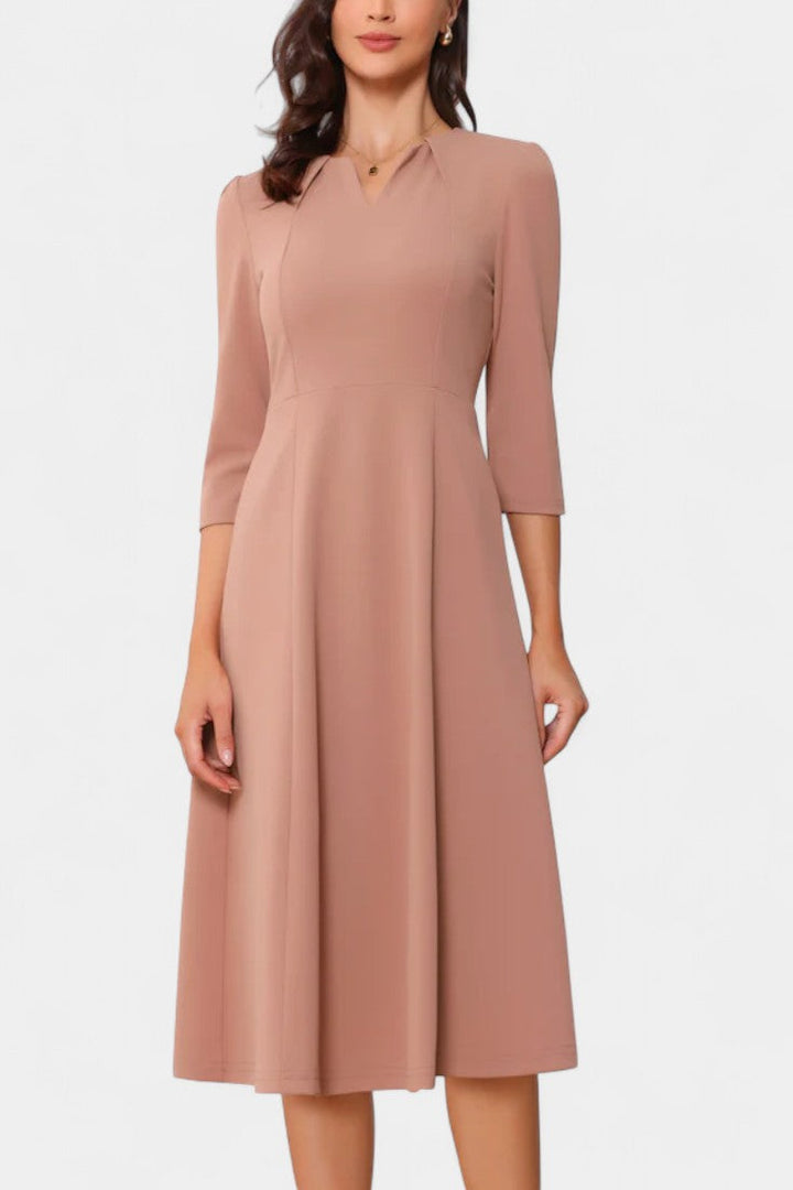 Nairi Robe Ligne A Unie à Encolure Échancrée et Manches Trois-Quarts