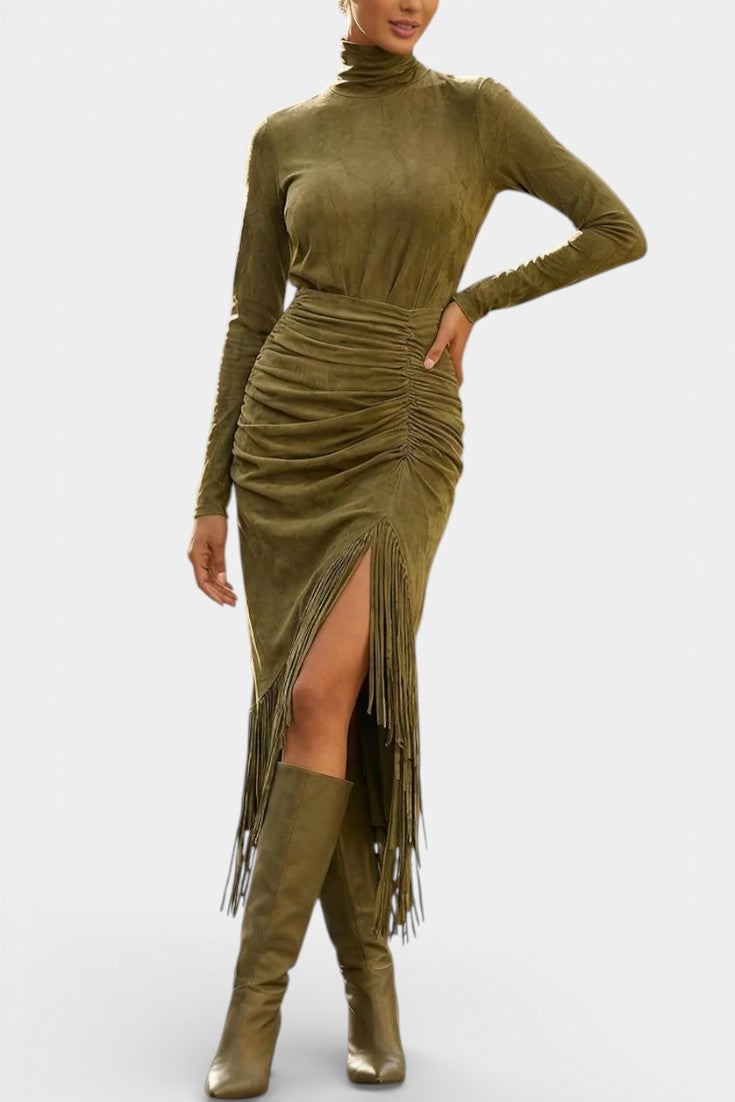 Solaria Robe Longue en Suédine à Col Montant et Franges Drapées