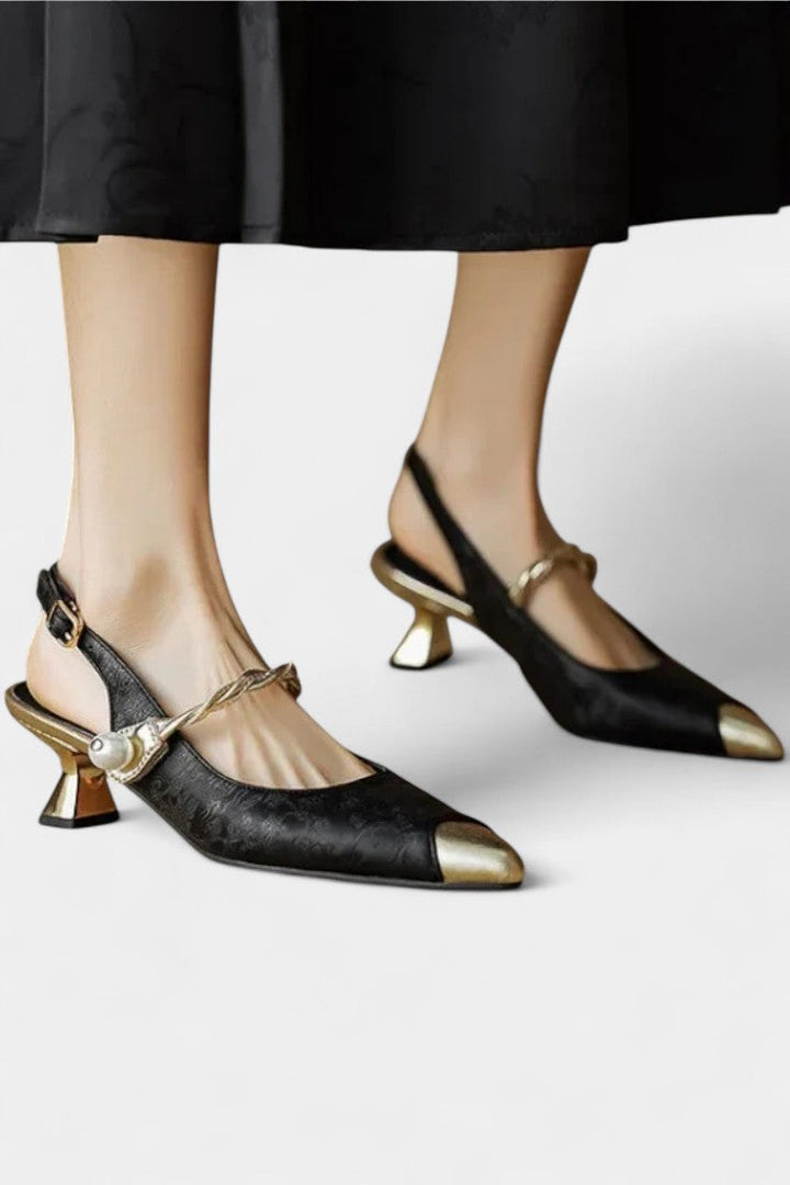 Molette Mary Janes à Bande Perlée et Talon Kitten Courbé