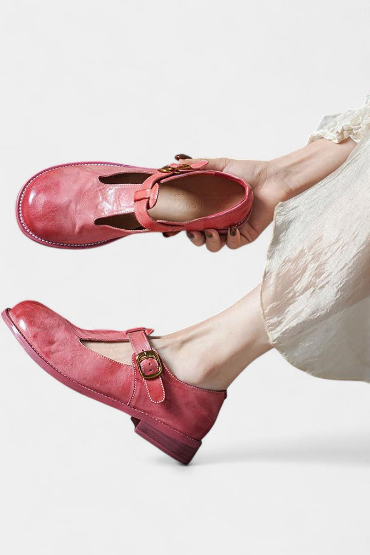 Elsa Mary Janes à Sangle en T et Finition en Cuir Artisanal