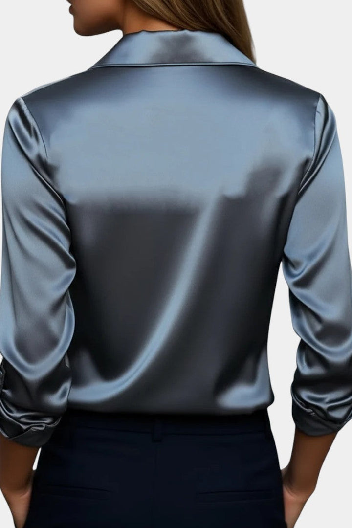 Aline Blouse en Satin Argenté à Décolleté Plongeant