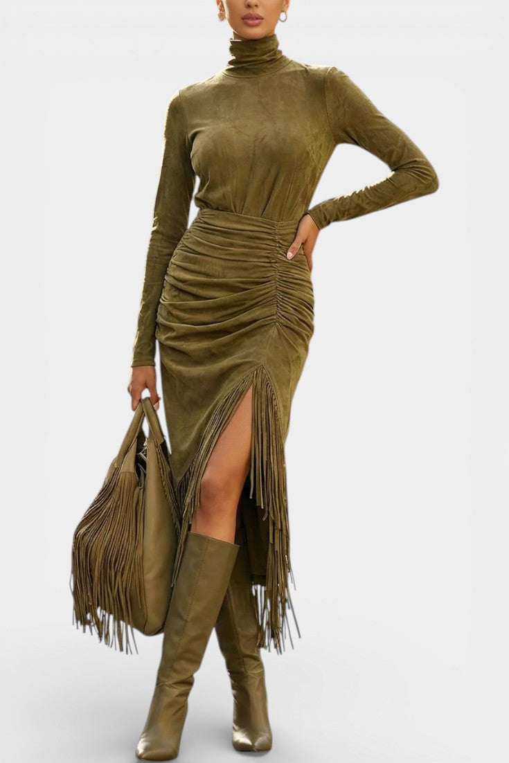 Solaria Robe Longue en Suédine à Col Montant et Franges Drapées