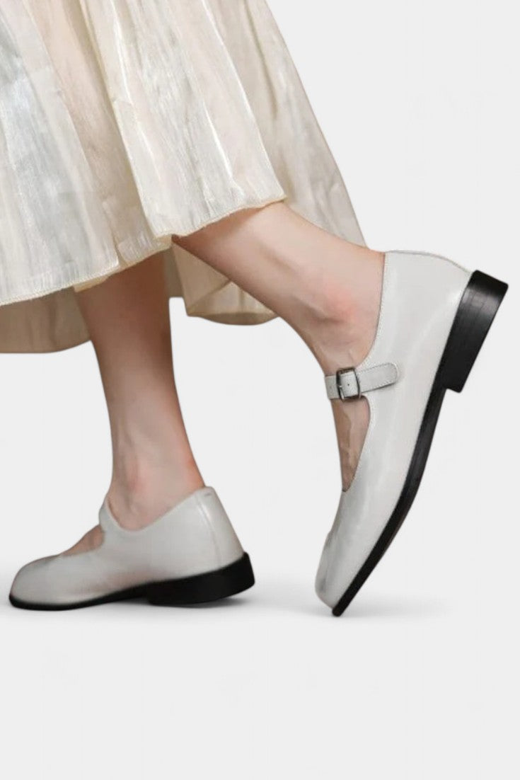 Elsa Mary Janes à Sangle en T et Finition en Cuir Artisanal