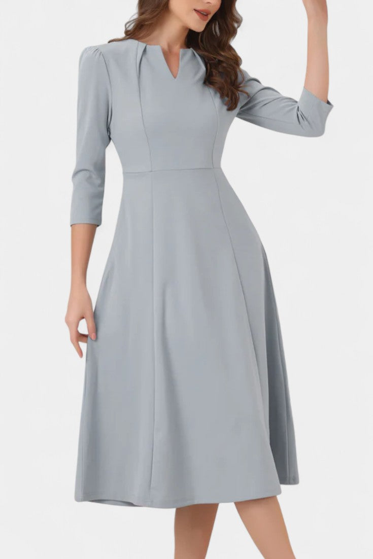 Nairi Robe Ligne A Unie à Encolure Échancrée et Manches Trois-Quarts