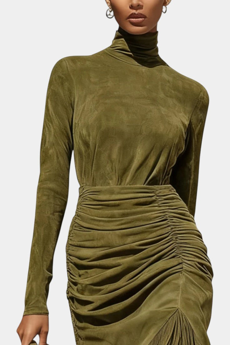 Solaria Robe Longue en Suédine à Col Montant et Franges Drapées