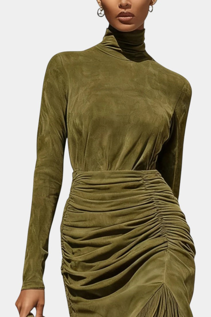 Solaria Robe Longue en Suédine à Col Montant et Franges Drapées