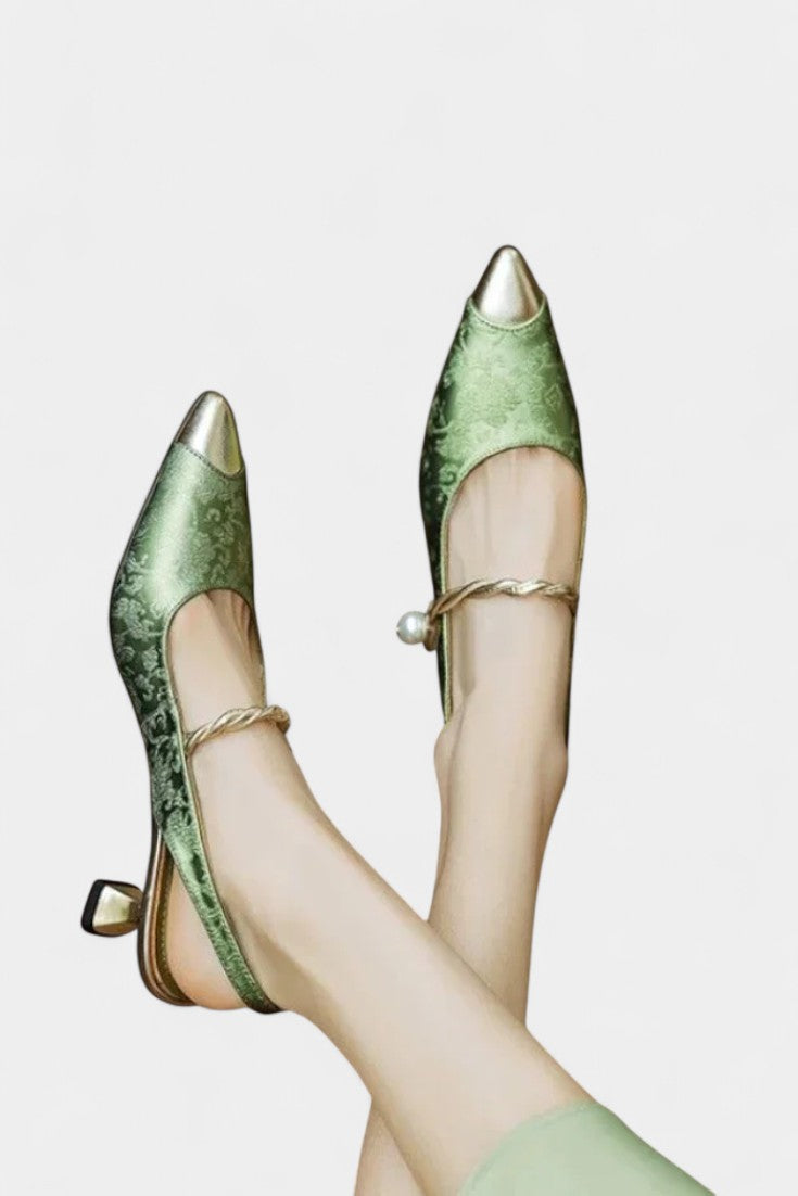 Molette Mary Janes à Bande Perlée et Talon Kitten Courbé