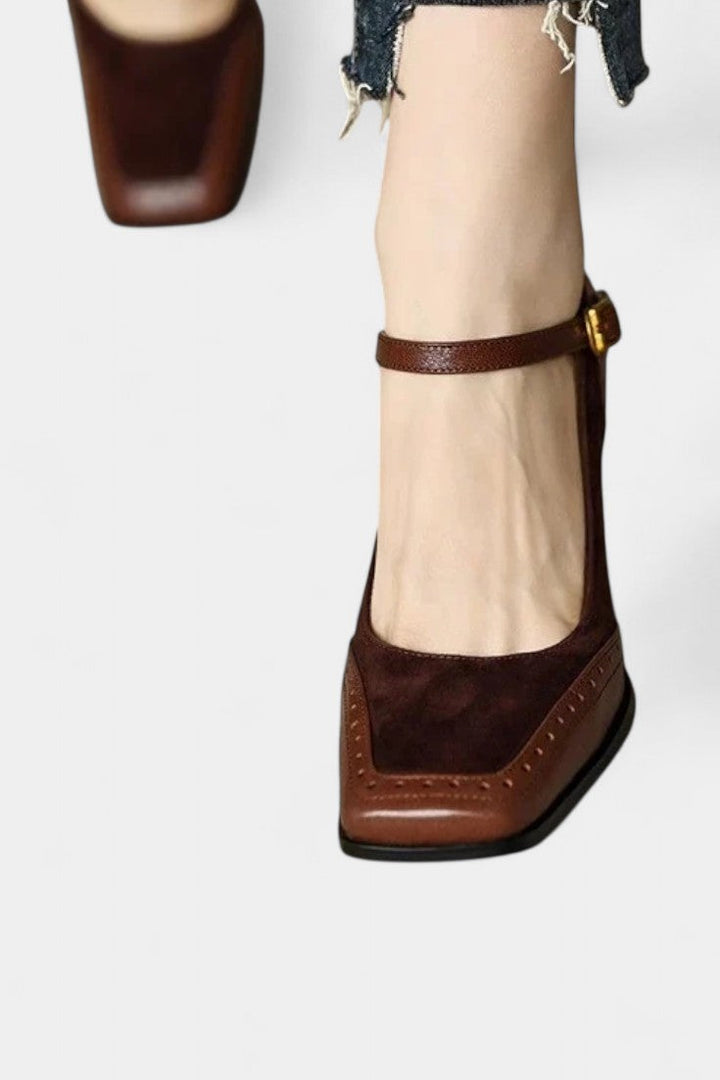 Florence Mary Janes à Bout Carré et Détails Brogue Élégants