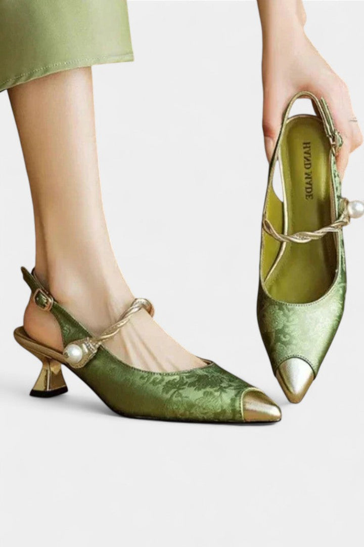 Molette Mary Janes à Bande Perlée et Talon Kitten Courbé