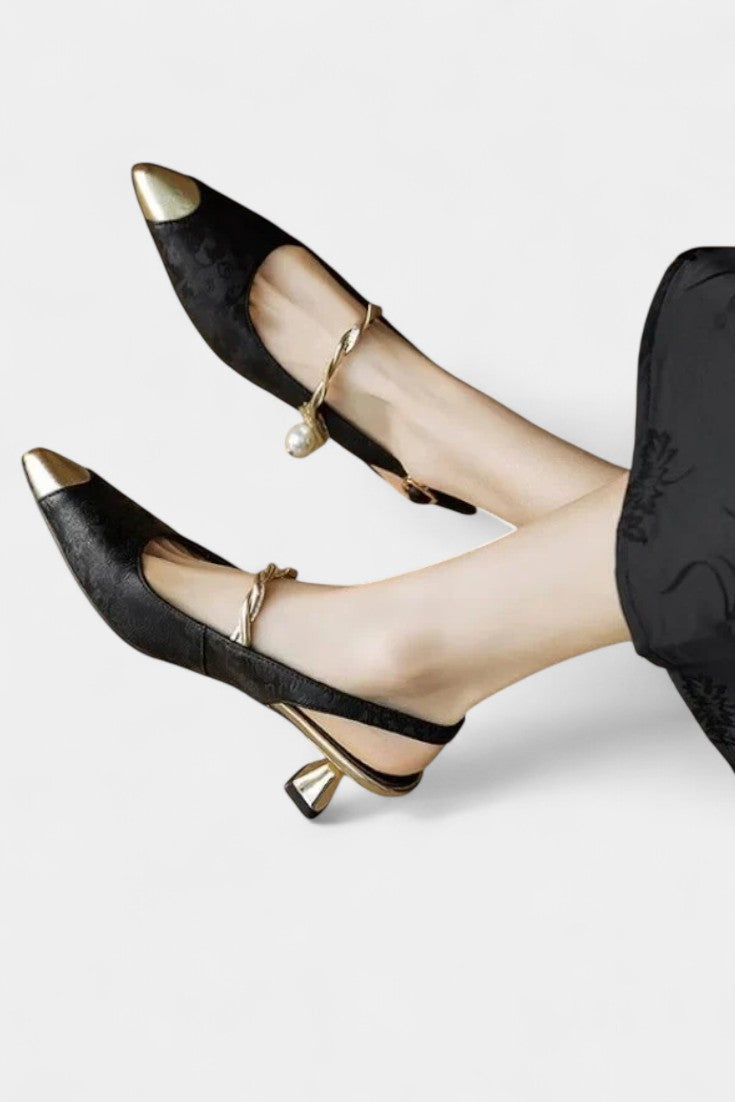 Molette Mary Janes à Bande Perlée et Talon Kitten Courbé